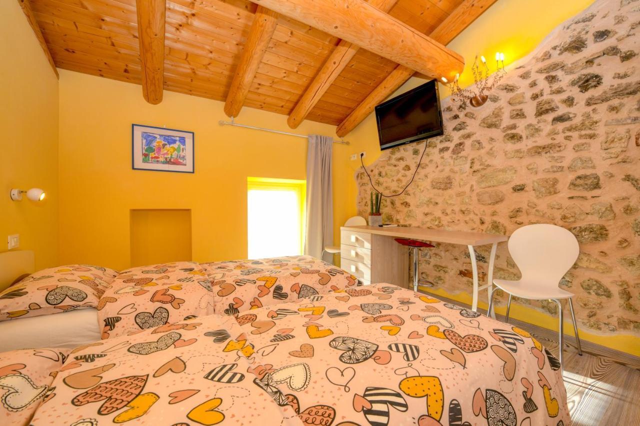Ferienwohnung Casa Nel Borgo - Il Gufo Tremosine Exterior foto