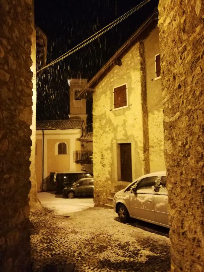 Ferienwohnung Casa Nel Borgo - Il Gufo Tremosine Exterior foto